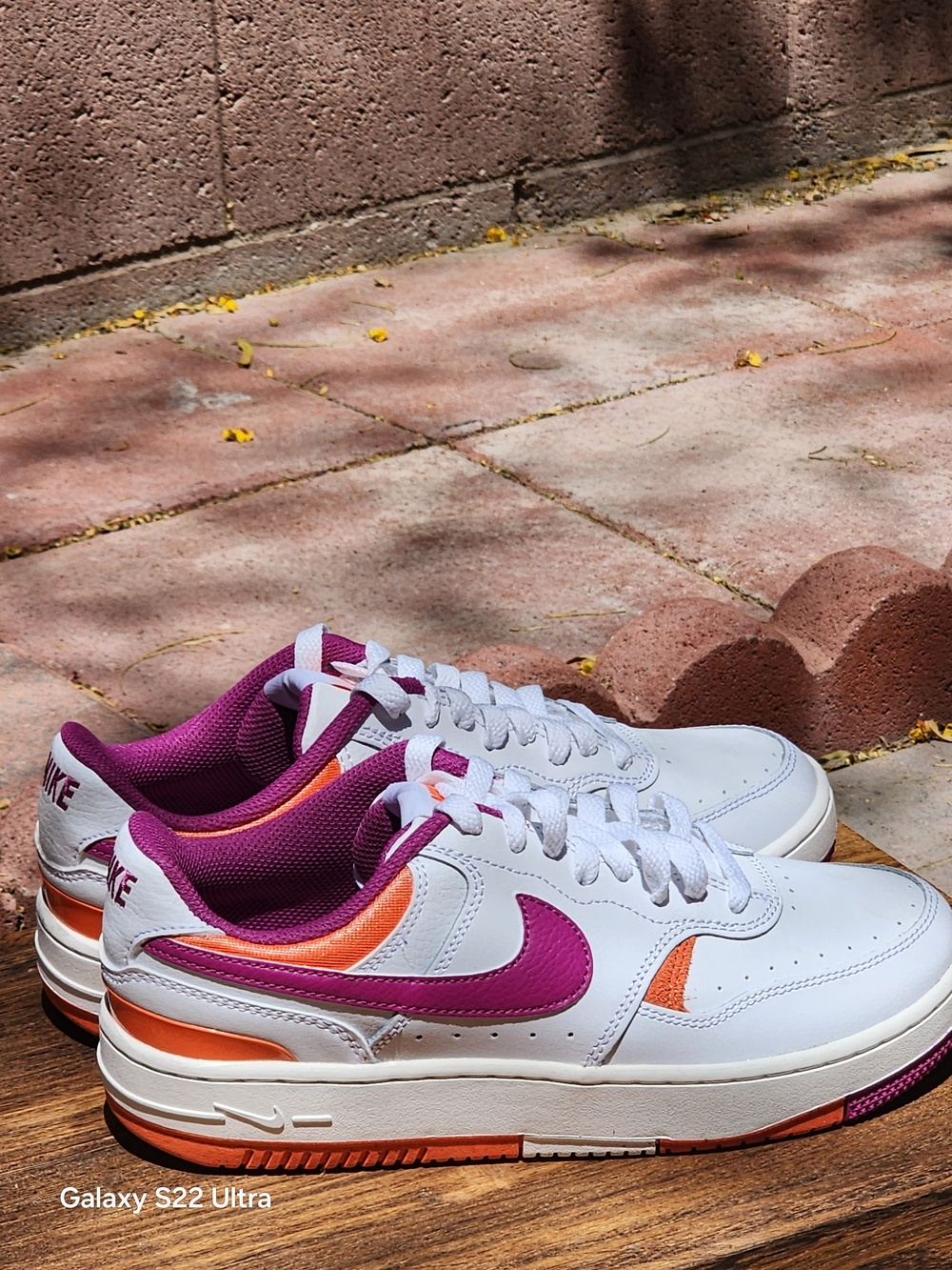 Nike Women’s Gamma Force White Hot Fuchsha Wild Mango Sneaker Size 7,5 - Picture 5 of 7